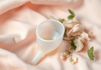 Skąpa miesiączka – objawy, przyczyny i metody leczenia Skąpa miesiączka – objawy, przyczyny i metody leczenia