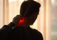 Bóle głowy pochodzenia szyjnego – objawy, przyczyny i leczenie